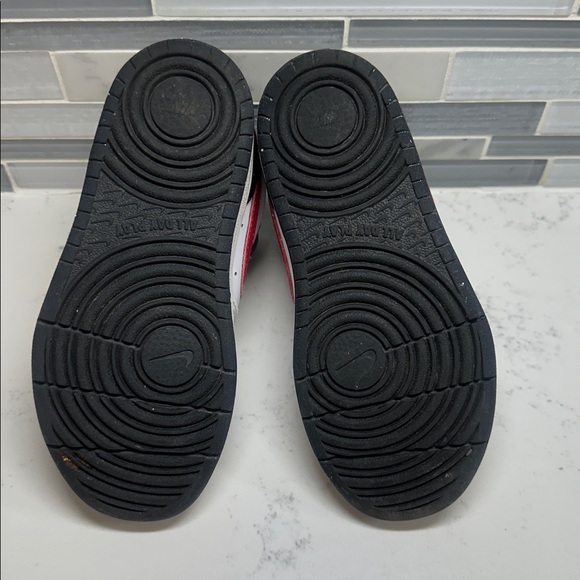 Kids Nike Borough Mid 2 kids size 11c White/Black/Red - Picture 4 of 9